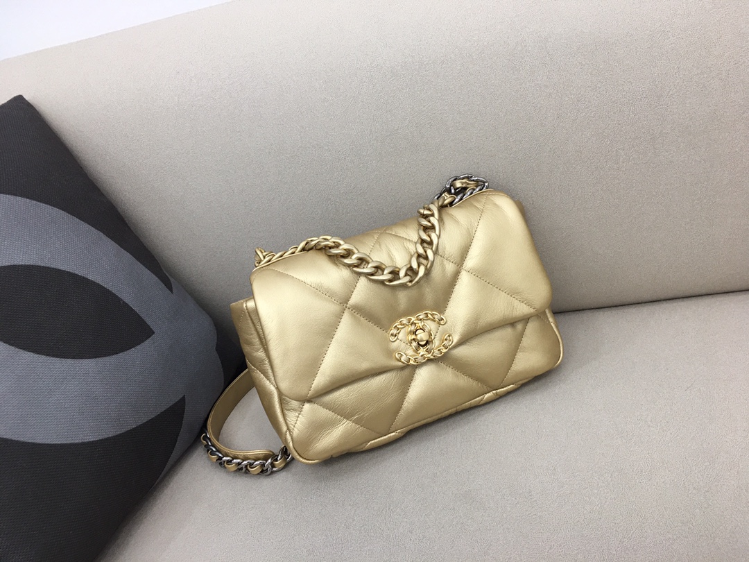 Lambskin 19 Handbag Flap Bag AS1160 Gold